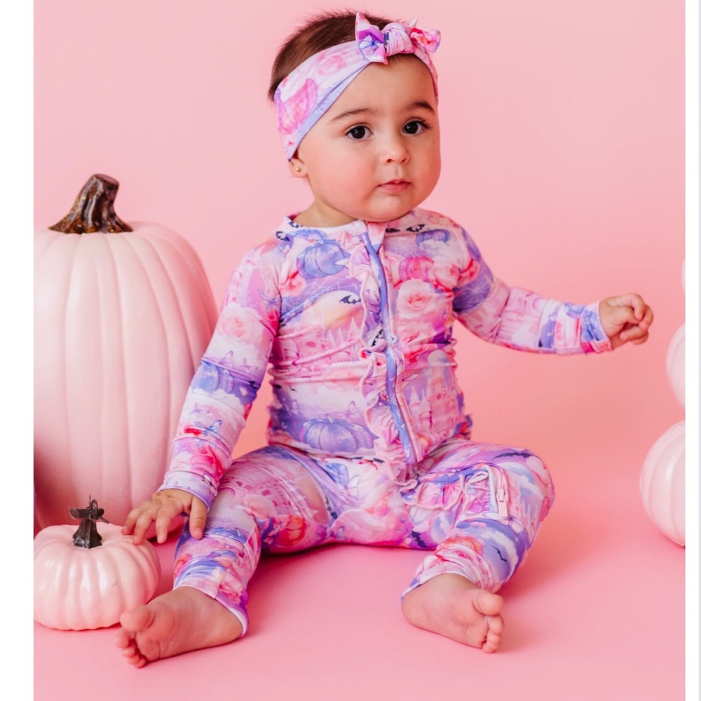Bums and Roses! Romeo and Ghouliet Ruffle Convertible Footie. NWOT. 0-3 mos